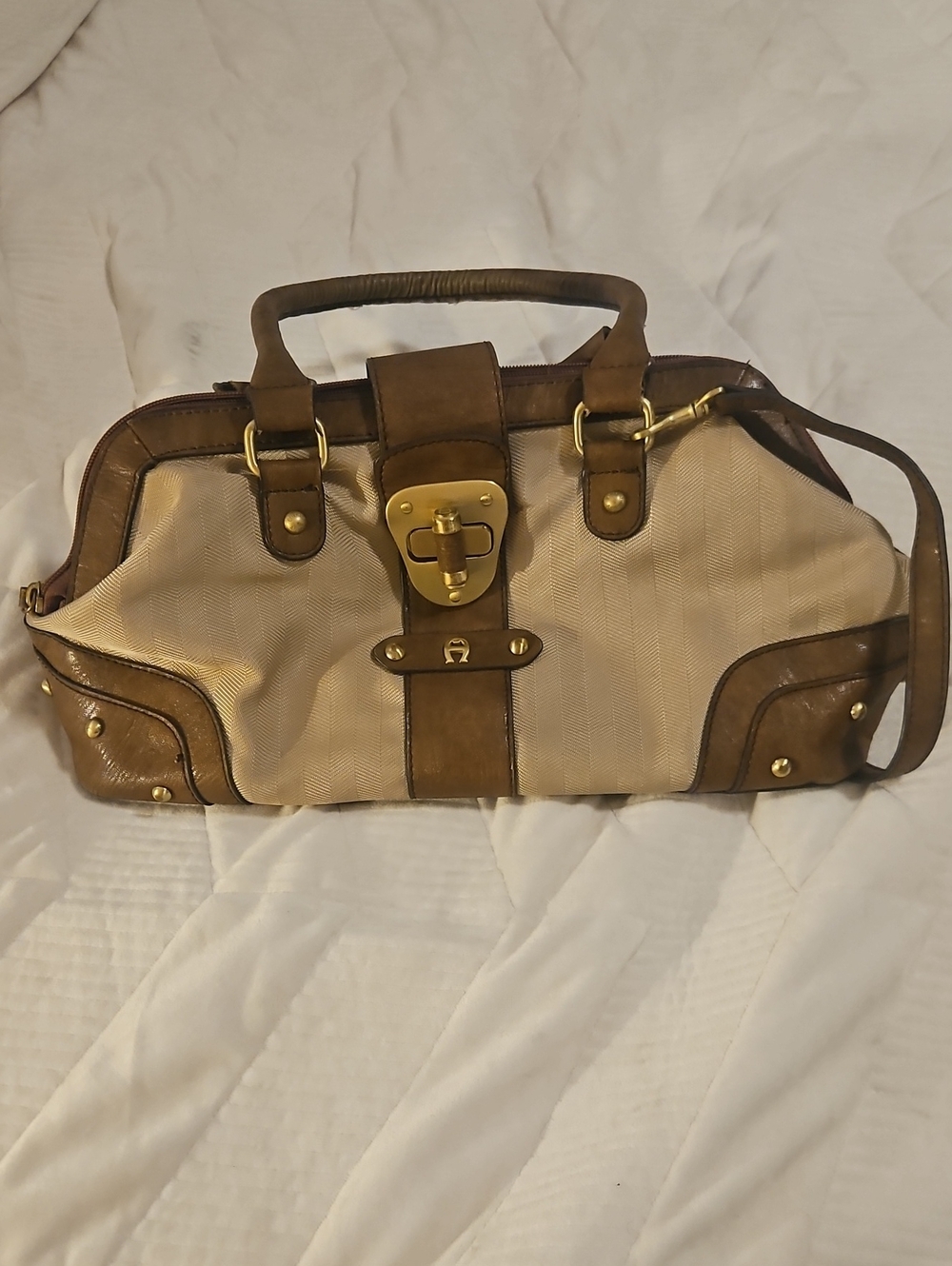 Etienne Aigner Hyde Park satchel - Picture 1 of 9